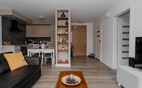 Totu Home Waterlane Island Apartments - Free Parking, Pool, Sauna, Gym